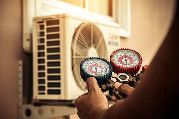 Professional Hvac technician working in Fenton, MI